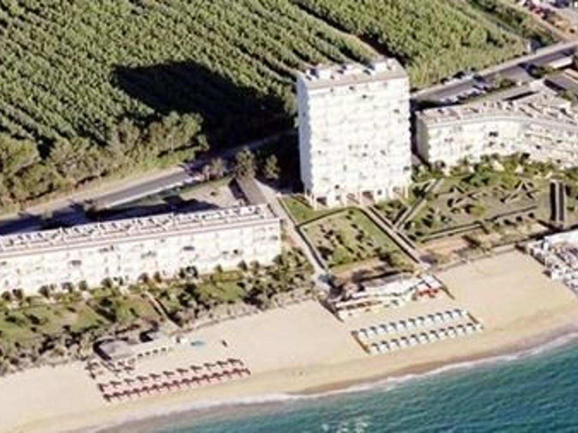 T2 Avec Parking Au Lavandou, Pieds Dans L'eau - Fr-1-251-210 Apartment